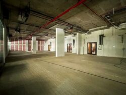 Middle Road (D7), Retail #616965611